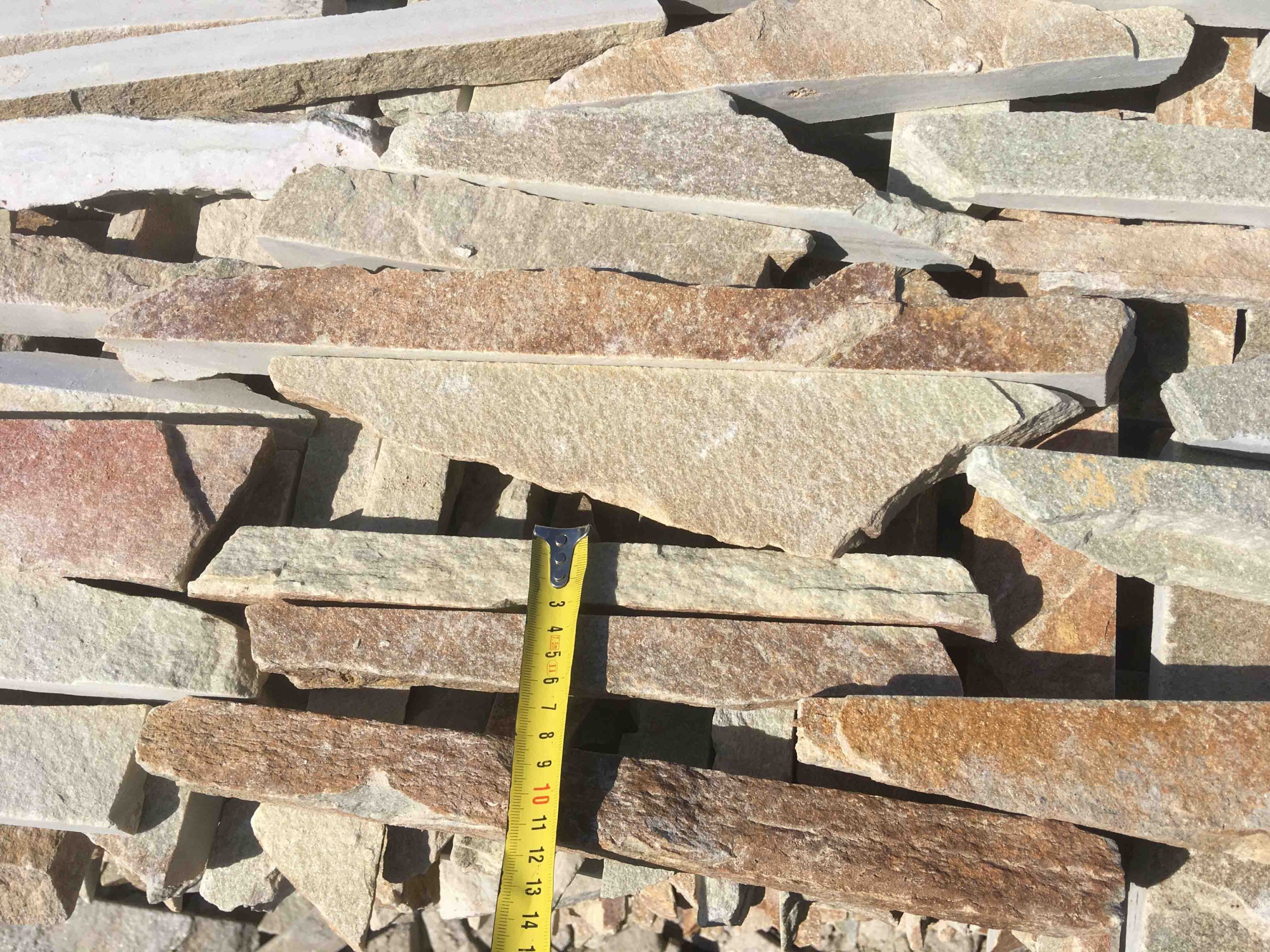 Горбушка златолит золотистый для облицовки купить в Ивантеевке