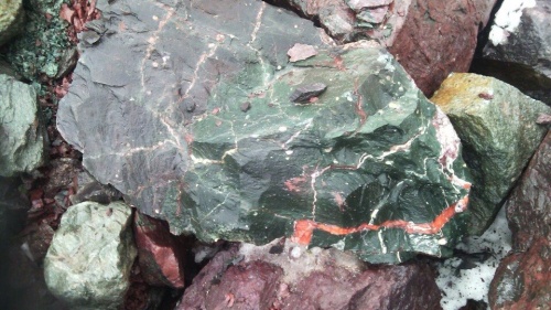 Гигантские зелёные валуны для ландшафтного дизайна весом более 5 тонн купить в Ивантеевке