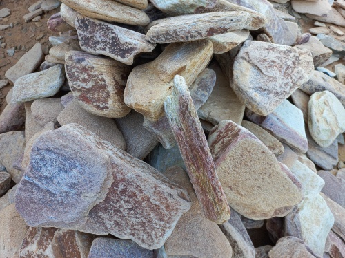 Златолит жёлтый, жёлто-зелёный глыбки и валуны для ланшафтного дизайна купить в Ивантеевке