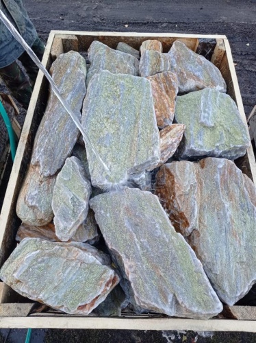 Златолит жёлтый, жёлто-зелёный глыбки и валуны для ланшафтного дизайна купить в Ивантеевке