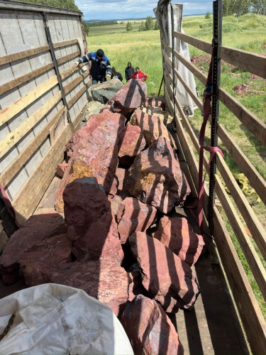 Ландшафтные глыбы красно-фиолетовые 200-1000 килограмм купить в Ивантеевке