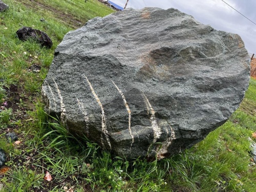 Гигантские зелёные валуны для ландшафтного дизайна весом более 5 тонн купить в Ивантеевке