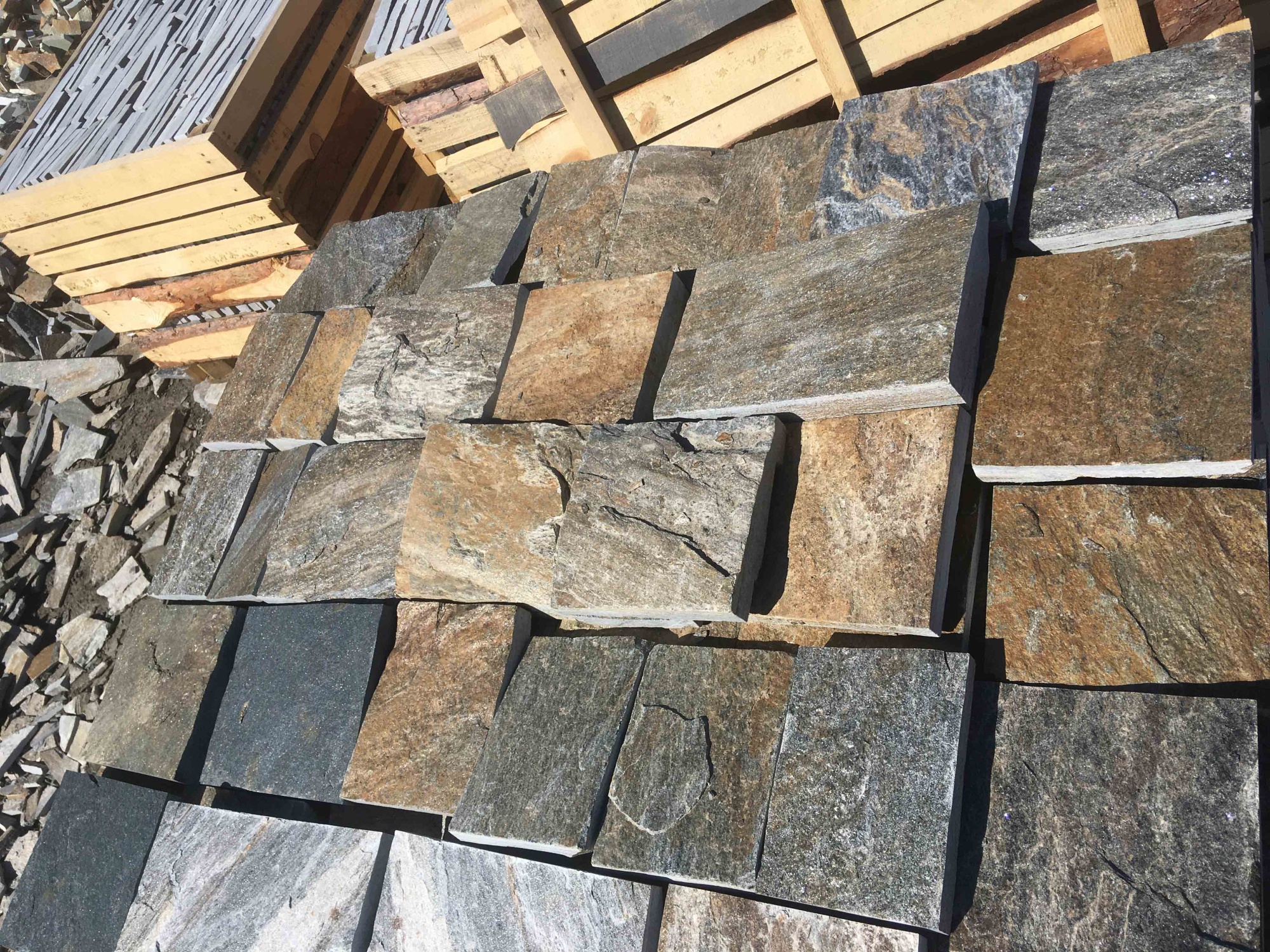 Плитка пилёная златолит Уральский для фасада купить в Ивантеевке