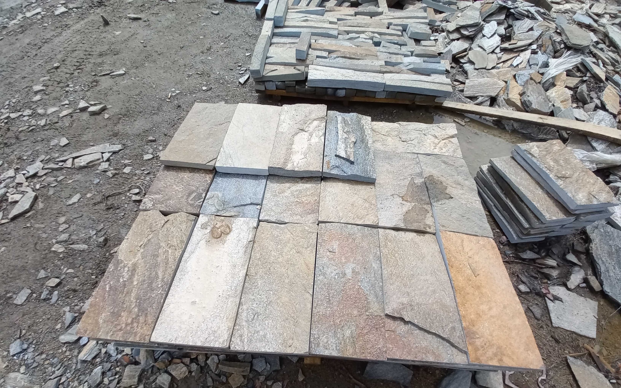 Плитка пилёная златолит Уральский для фасада купить в Ивантеевке