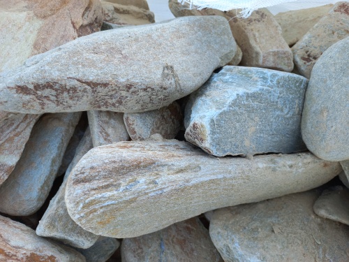 Златолит жёлтый, жёлто-зелёный глыбки и валуны для ланшафтного дизайна купить в Ивантеевке