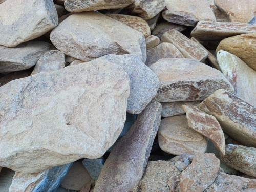 Златолит жёлтый, жёлто-зелёный глыбки и валуны для ланшафтного дизайна купить в Ивантеевке