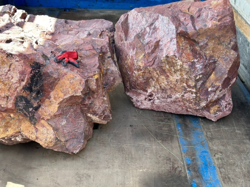 Ландшафтные глыбы красно-фиолетовые 200-1000 килограмм купить в Ивантеевке