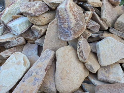 Златолит жёлтый, жёлто-зелёный глыбки и валуны для ланшафтного дизайна купить в Ивантеевке