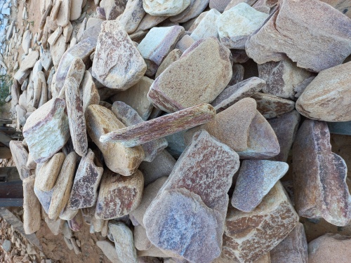 Златолит жёлтый, жёлто-зелёный глыбки и валуны для ланшафтного дизайна купить в Ивантеевке