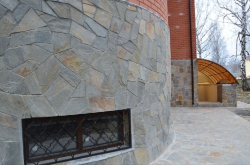 Плитняк златолит Уральский для цоколя, отмостки купить в Ивантеевке